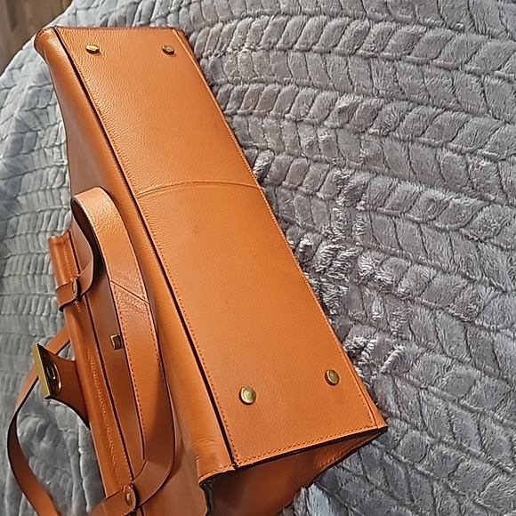 ANTONIO MELANI gold tone hand bag - Picture 5 of 10